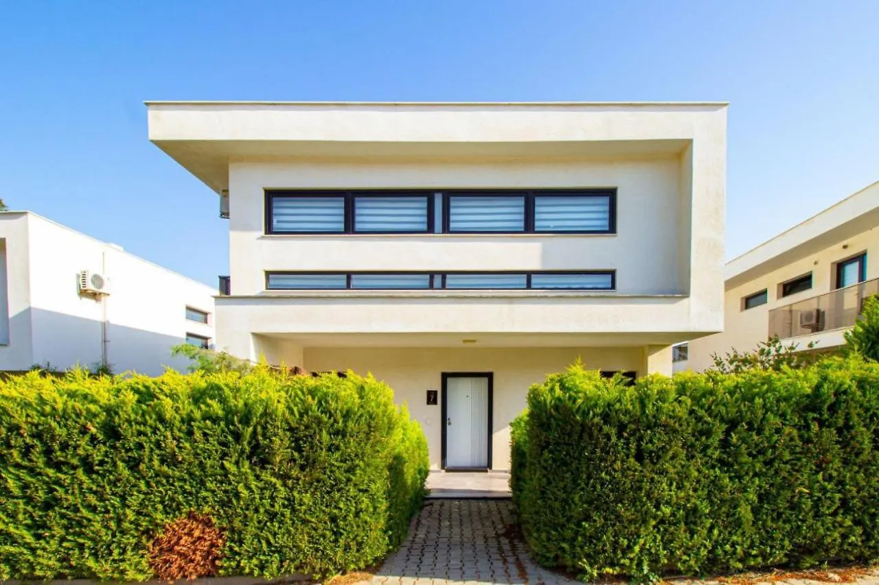 Oezel Bahceli Villa Kusadası