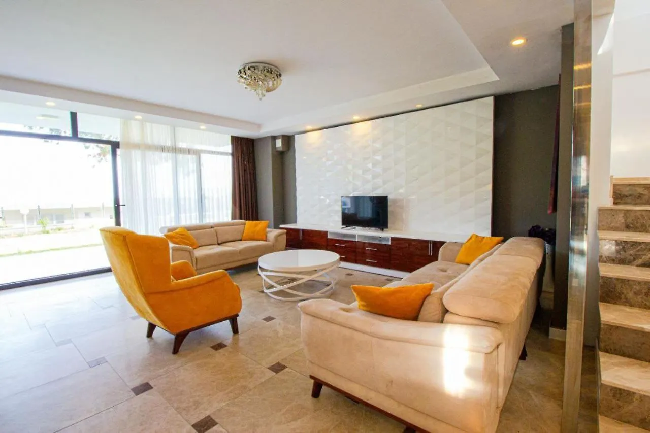 Oezel Bahceli Villa Kusadası