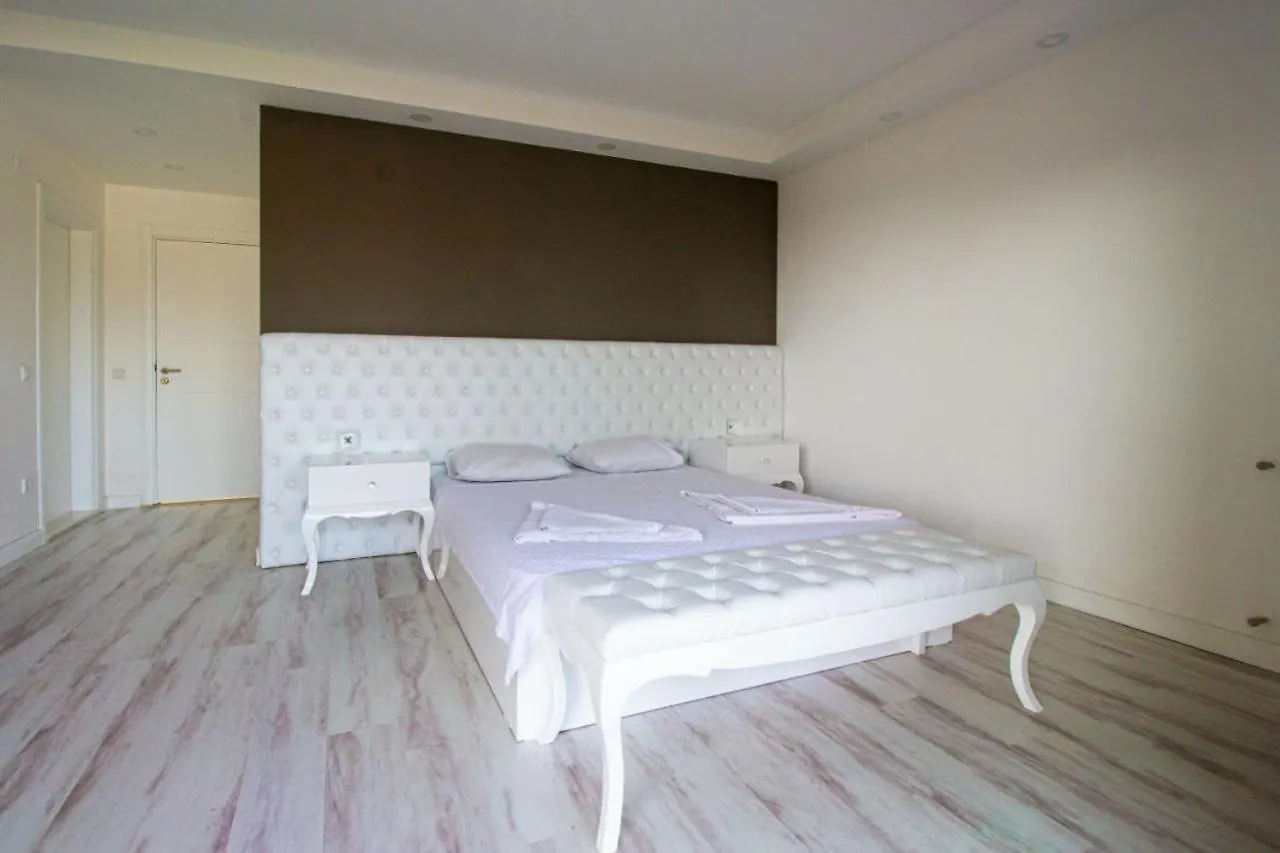 Oezel Bahceli Villa Kusadasi