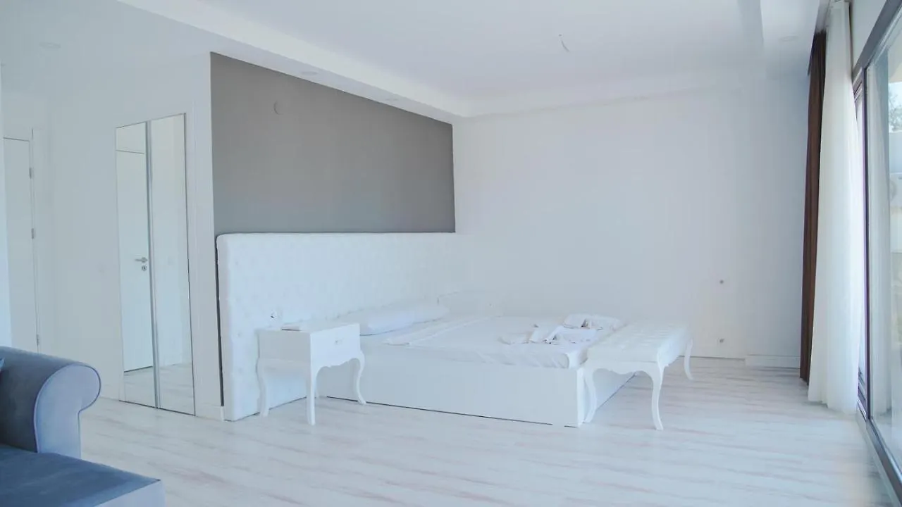 Oezel Bahceli Villa Kusadası